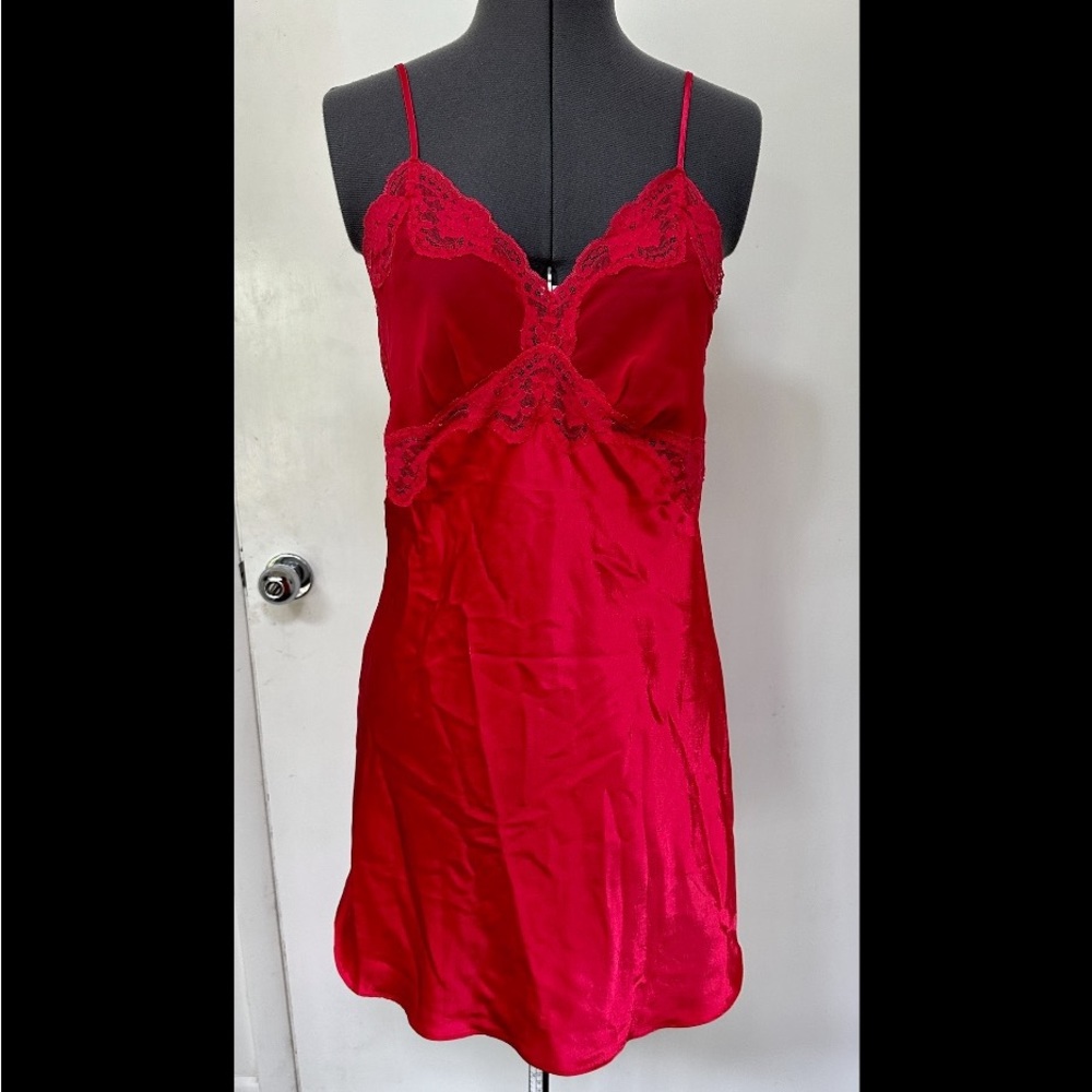 CHIC VINTAGE 1990s VICTORIAS SECRET GOLD LABEL RED SILKY SATIN SLIP GOWN M EUC